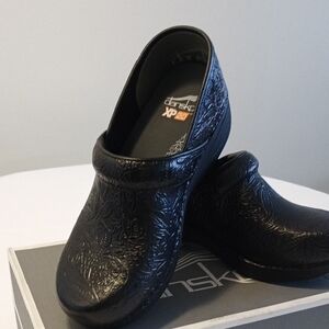 NWOT - Dansko XP 2.0 Pro Embossed Black Leather Women's Clogs